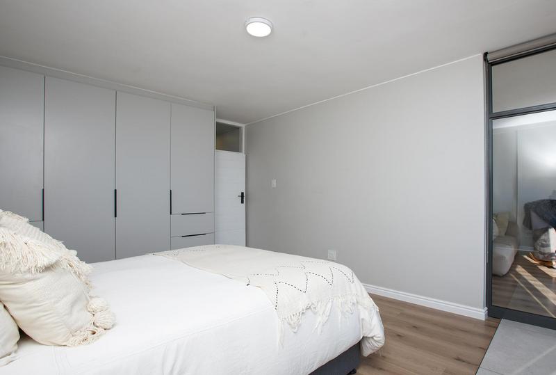 2 Bedroom Property for Sale in Bloubergstrand Western Cape